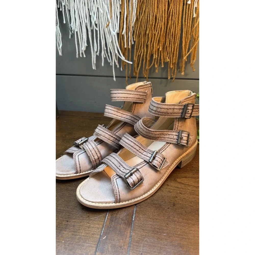 Gimmicks Sandals Womens Size 6.5 Tan Navaline Gladiator Zip Buckle CW1127-230